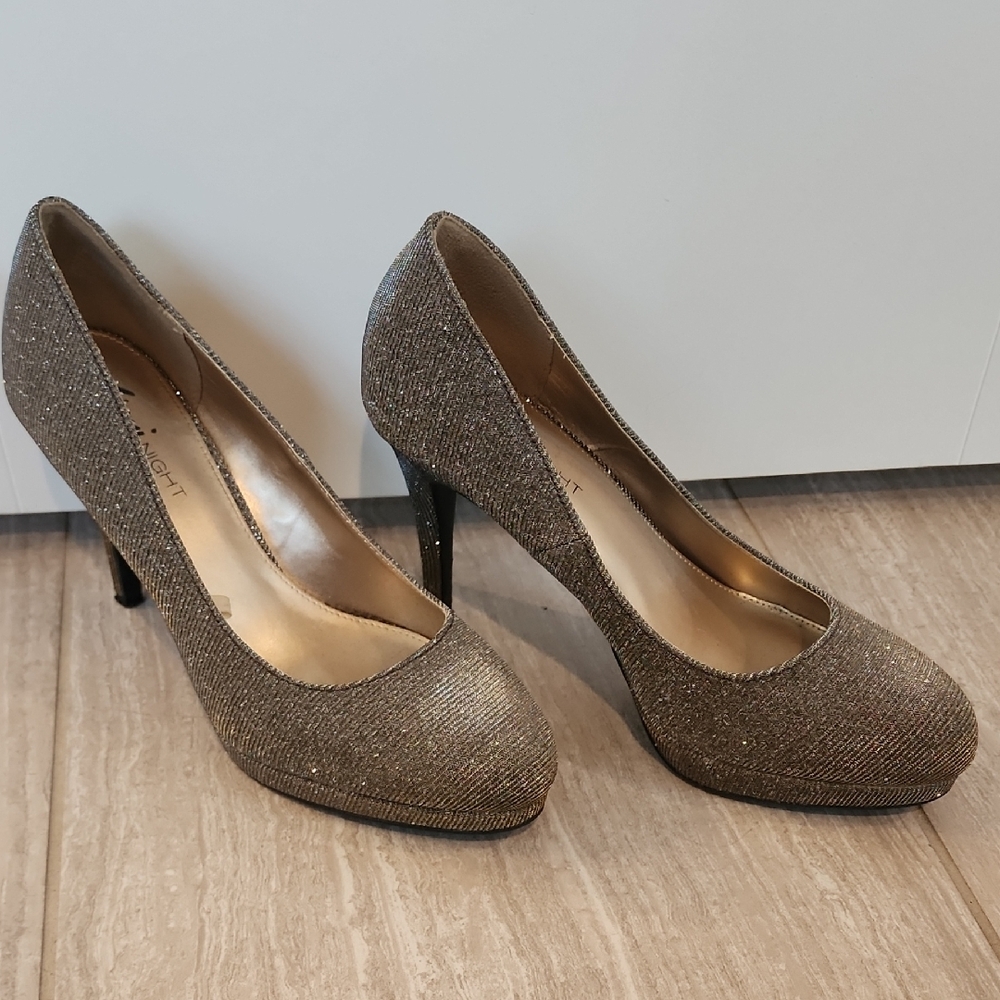 FIONI Clothing Gold Stiletto Heels with Glitter Finish